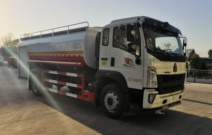 程力牌CL5181GSS6YH型洒水车